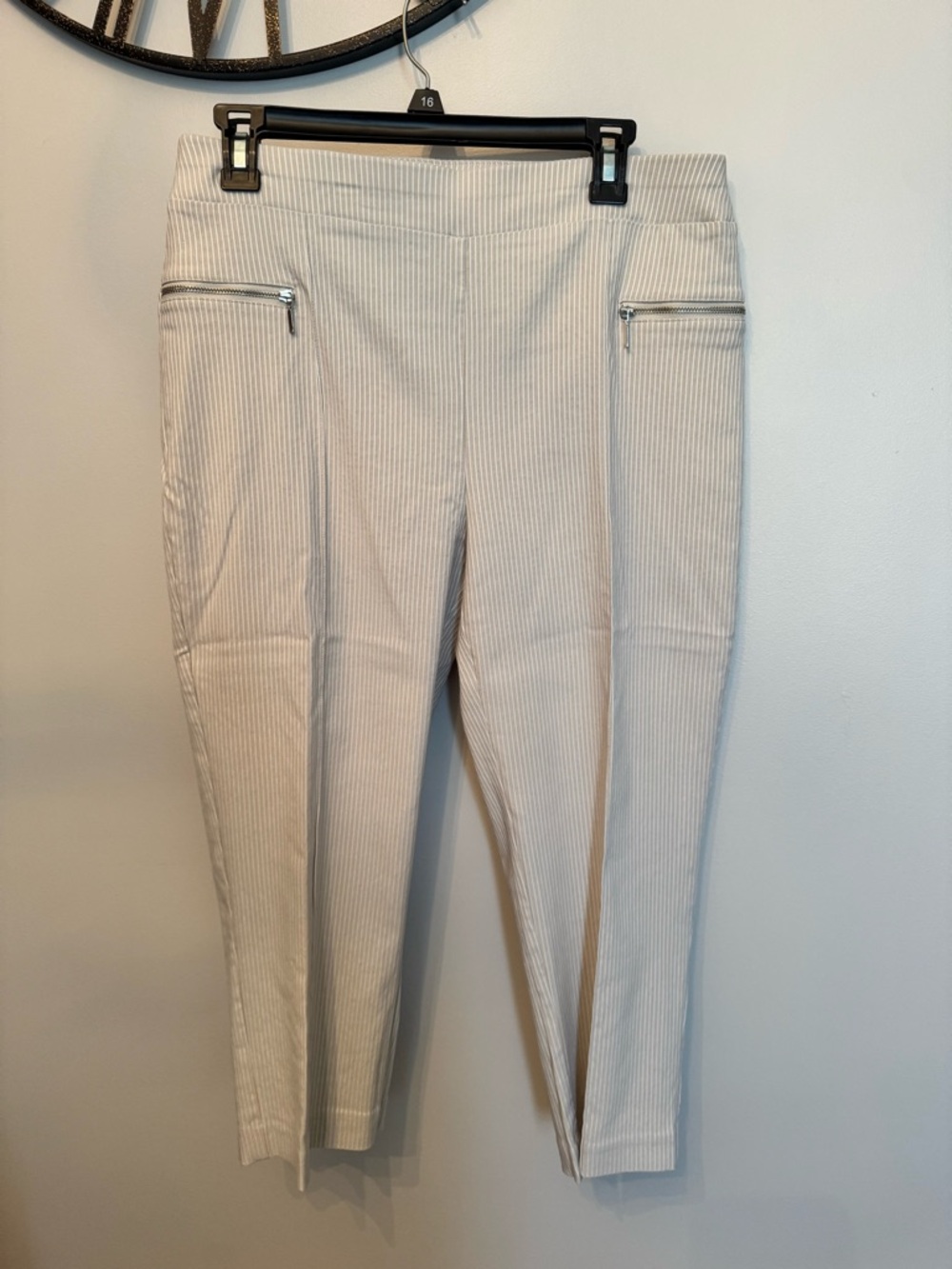 Chico's Cream Pinstripe Cropped Ankle Pants with Zip Pockets size 1.5(10)